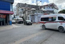 Cierre de avenidas provoca retrasos de automovilistas en Cancún