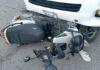 Protagonizan madre e hija fuerte choque al impactar su moto contra camioneta en Cancún; acaban lesionadas