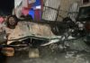 Taxi termina volcado tras chocar contra postes en la avenida 20 de Noviembre de Cancún
