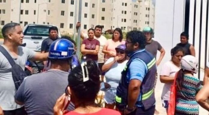 Falta de agua desata protesta vecinal en las Viviendas del Bienestar de Playa del Carmen