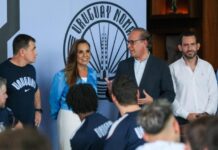 Mara Lezama da la bienvenida a la selección de Uruguay en su campamento mundialista en la Riviera Maya