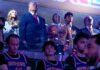 Renuncia Héctor Contreras a su cargo de director del SATQROO luego de ser exhibido en un partido de la NBA en Nueva York