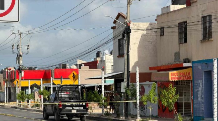 Hallan un cuerpo decapitado en la Región 259 de Cancún; cabeza fue abandonada a 500 metros