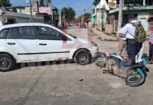Se vuela el alto y embiste a motociclista repartidor en José María Morelos