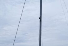 Rescatan velero que quedó a la deriva frente a Puerto Aventuras