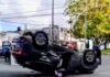 Aparatoso choque entre dos camionetas termina en volcadura en Chetumal