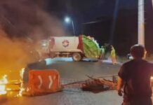 Vecinos de Paseos Nikté bloquean vialidad en protesta por falta de agua potable