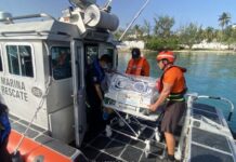 Personal naval traslada de emergencia a bebé de Isla Mujeres a Puerto Juárez
