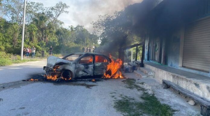 APARATOSO ENCONTRONAZO: Deja 9 lesionados choque entre auto y combi de transporte público en Playa del Carmen