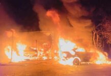 Juego con un encendedor habría provocado incendio de un taller mecánico en Cancún