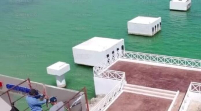 “YA NO NOS SORPRENDE”: Integrante del Comité Prodefensa del Patrimonio Histórico de Chetumal denuncia sobreprecio para la construcción de un barandal de aluminio en el muelle fiscal