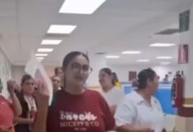 “¡QUEREMOS AIRE!”: Médicos, personal de enfermería y derechohabientes protestan al interior de la clínica del ISSSTE de Chetumal para exigir la reparación de los aires acondicionados