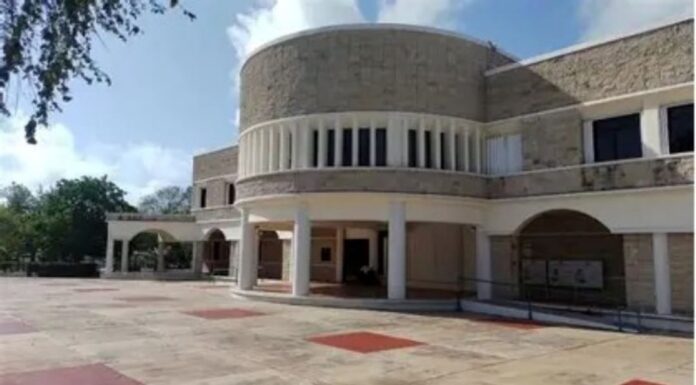 Rechazan estudaintes de la Universidad de Quintana Roo intento de politizar inconformidad por el cobro de cuotas escolares