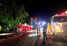 Muere conductor de automóvil compacto luego de volcarse en el libramiento carretera salida a Chetumal en FCP