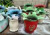 Aprendió en Facebook y hoy vende artesanías hechas con llantas recicladas