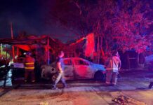 Incendio con presuntas bombas molotov consume 4 vehículos en un taller mecánico en Cancún