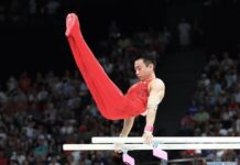 ¿Cómo se juzgan los ejercicios en barras paralelas en la gimnasia artística?