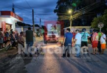 Camioneta se vuela el alto y embiste a repartidor de pizza en José María Morelos