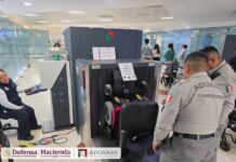 PROCEDENTE DE COLOMBIA, OCULTABA DROGA EN EL RESPALDO DE SU SILLA DE RUEDAS: Decomisan más de 12 kilo de presunta cocaína en el Aeropuerto de Cancún